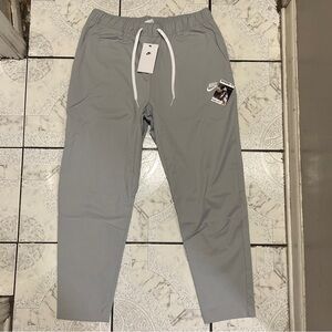 New Nike Club Woven Tapered Leg Grey Standard Fit Pants Men’s Size L DX0623-077